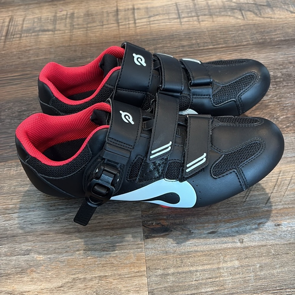 Peloton Black and Red Cycling Shoes Size 40